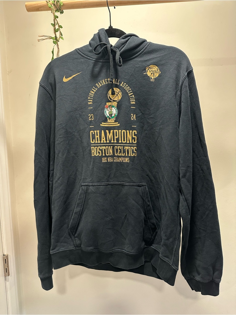 Men’s / Unisex M | Nike Boston Celtics 2024 NBA Champions Hoodie Black and Gold